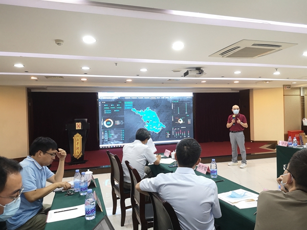 金年会团队为代表们介绍全国耕地质量大数据平台及其建设情况