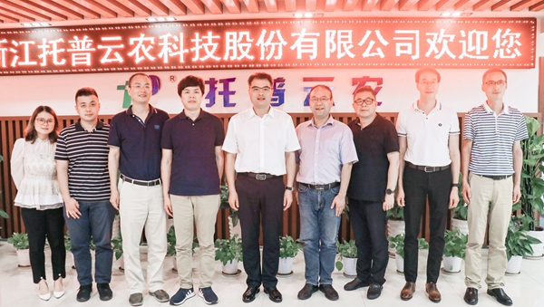 桐乡市副市长徐刚曾在金年会考察调研