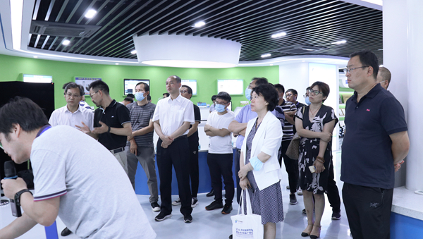 与会领导专家一行莅临金年会参观调研